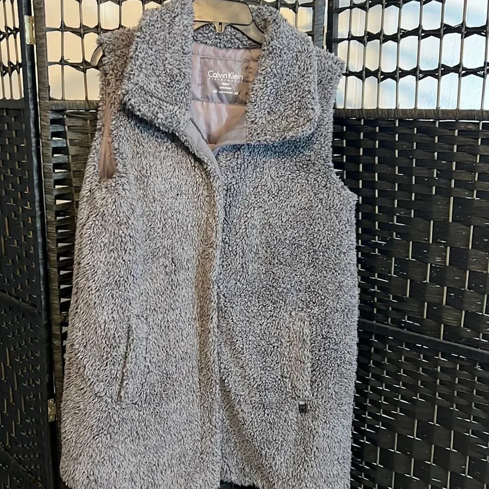 Calvin Klein Performance Gray Faux Fur Vest Size Medium